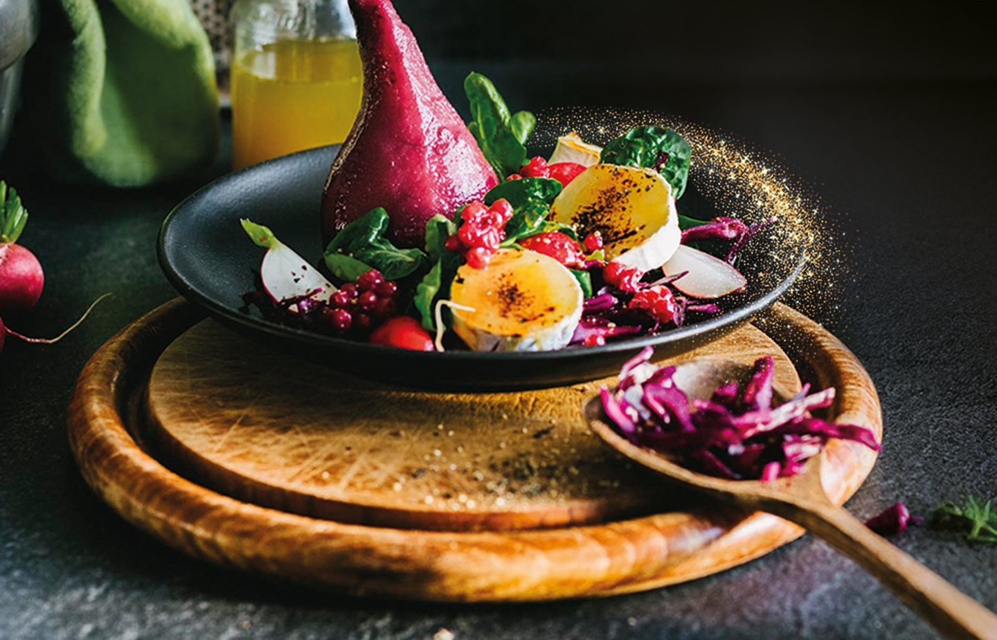 /storage/landingpages/MAILLE Weihnachtspromo 2025/Keyvisual_Ziegenkaese_Birne_1440x924px.jpg